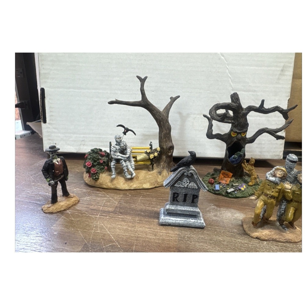 SPOOKY TOWN HALLOWEEN LEMAX Lot Of 5